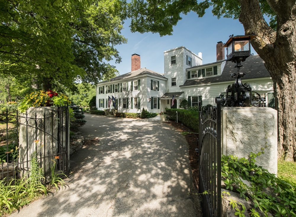 Entrance-to-Inn-at-Ormsby-Hill-Manchester-VT