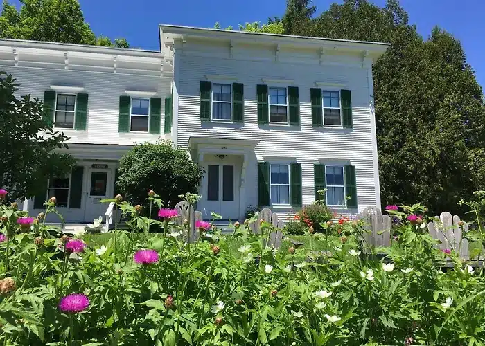 Exterior photo of Vermont Inn for sale