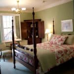 Guestroom-at-Illinois-inn-for-sale