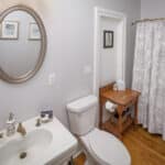 Illinois-inn-for-sale-guest-bathroom