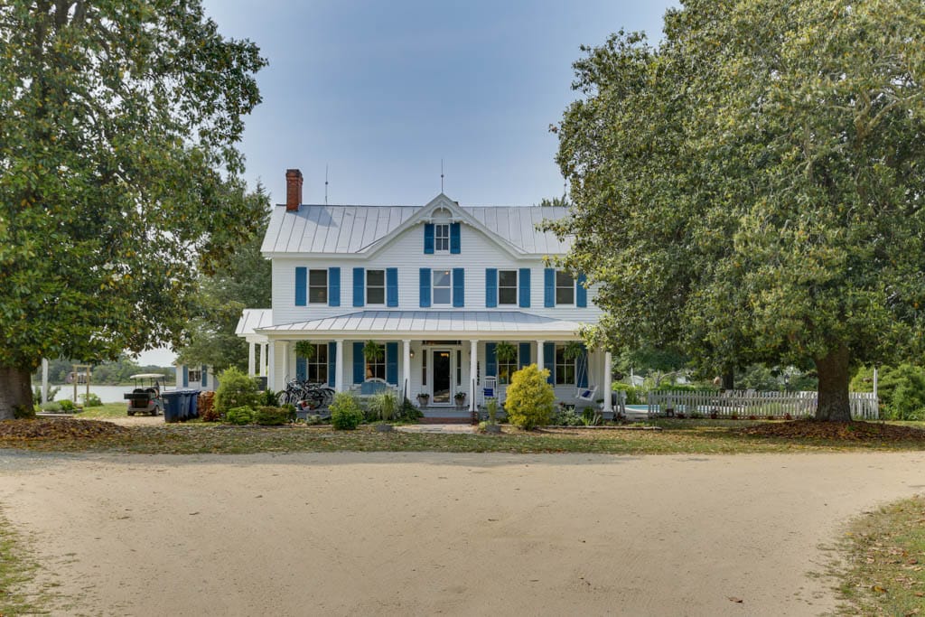 Exterior of Chesapeake Bay Virginia Inn for sale