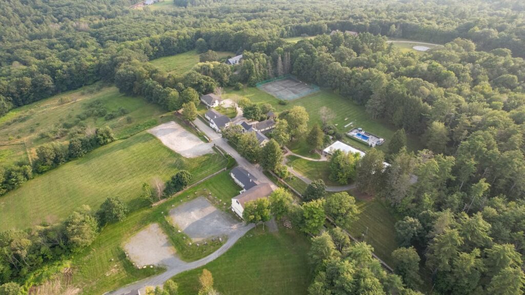 Lake Sunapee New Hampshire Four-Season Estate Inn 2