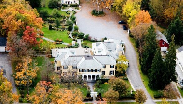Featured Image of Vermont Inn and Wedding Venue for sale