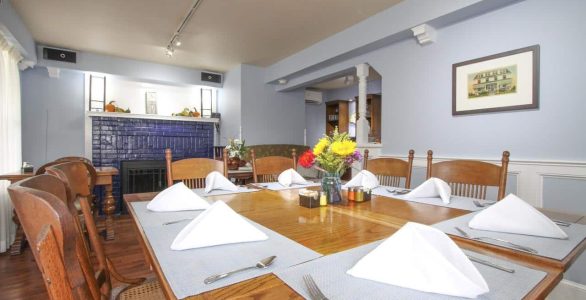 Dining room at Virginia Beach bed and breakfast