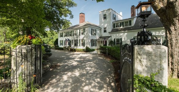 Entrance-to-Inn-at-Ormsby-Hill-Manchester-VT