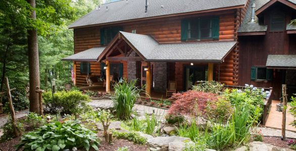 Exterior-Image-of-North-Carolina-Lodge-for-sale