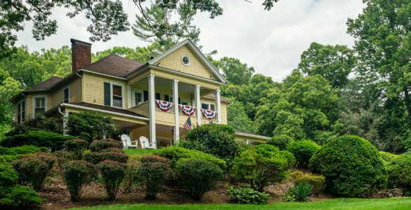 Exterior image of Yellow House Inn NC