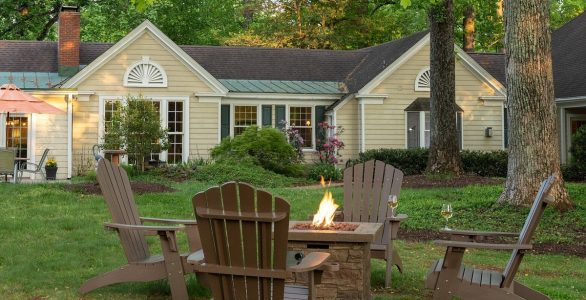 Exterior image of Foxfield Inn in Virginia