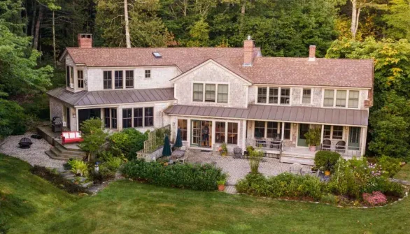 Exterior photo of Coveside Inn Maine