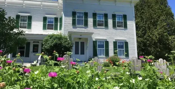 Exterior photo of Vermont Inn for sale