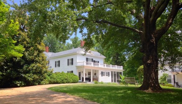 Exterior of Virginia Inn for sale