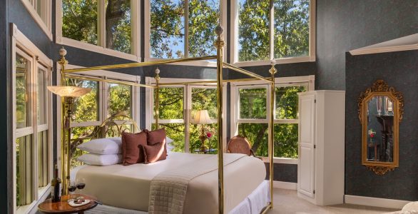 Photo of guestroom at Eureka Springs Inn