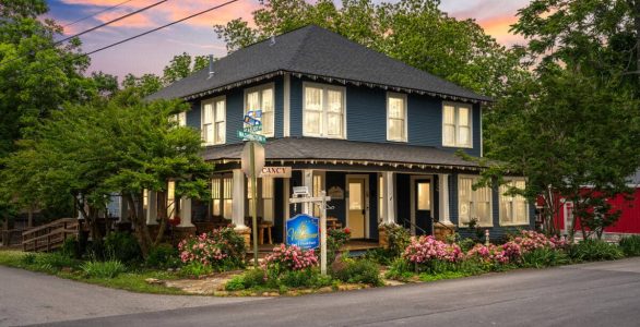 Wildflower B&B Mountain View AR Twilight Exterior Photo of Wildflower B&B in Arkansas
