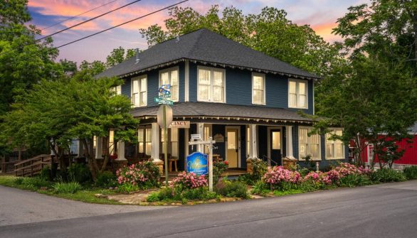 Wildflower B&B Mountain View AR Twilight Exterior Photo of Wildflower B&B in Arkansas